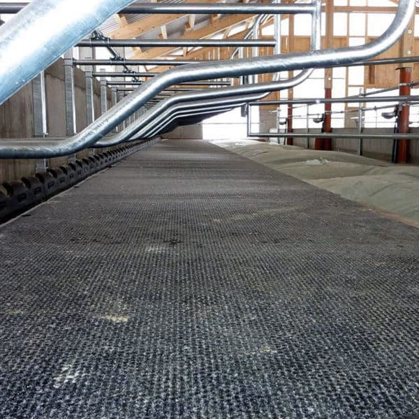 Kraiburg KKM LongLine rubber stall mat rolls installed.