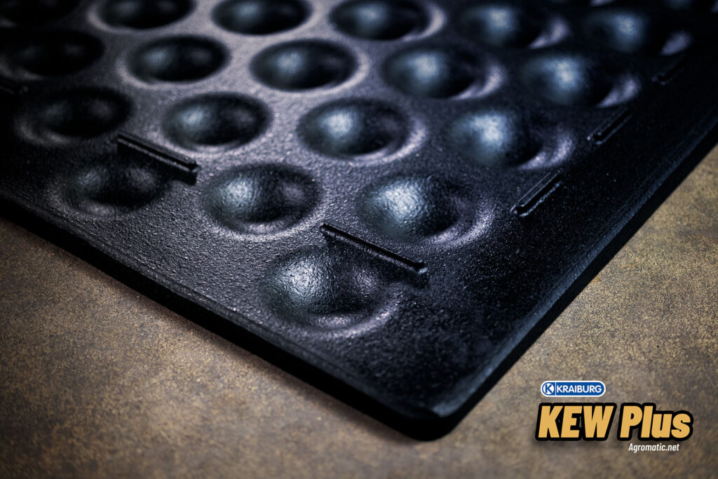 KRAIBURG KEW Plus 3-layer cow stall mat bottom mat (close-up).