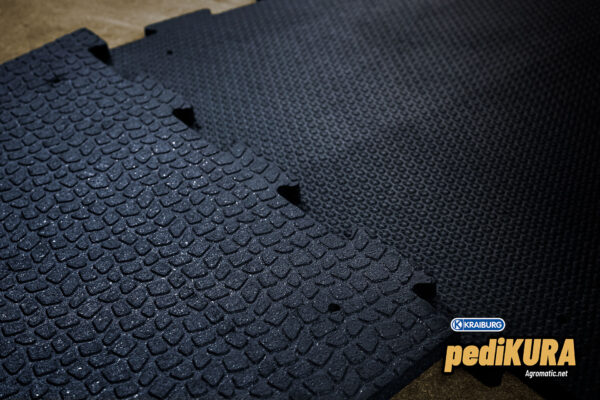 KRAIBURG pediKURA modular puzzled edges work with other mats.