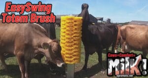 Agromatic EasySwing Totem Brush: Scratching post for cows.