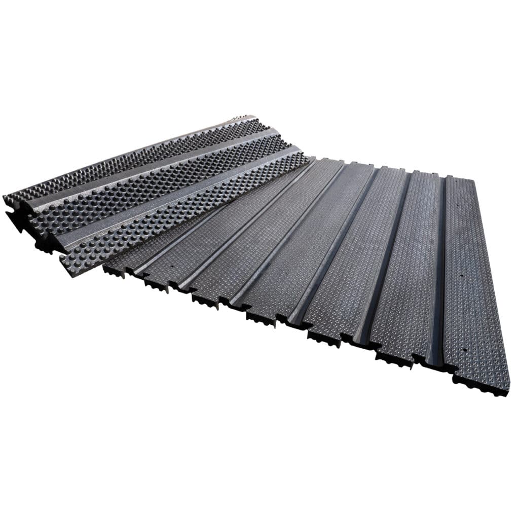 Rubber mats with drainage for cows. KRAIBURG profiDRAIN floor mats rubber.